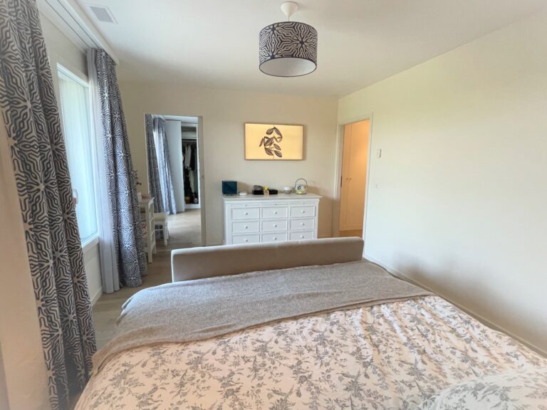 Lire la suite à propos de l’article Rare à la vente – Eysins Magnifique Rez de jardin avec 3-4 chambres