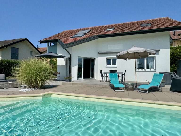 Lire la suite à propos de l’article Villa individuelle avec 4 chambres en position dominante et vue lac